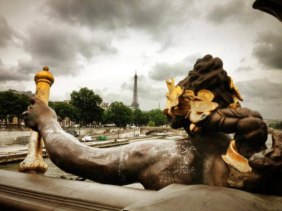 statue in paris