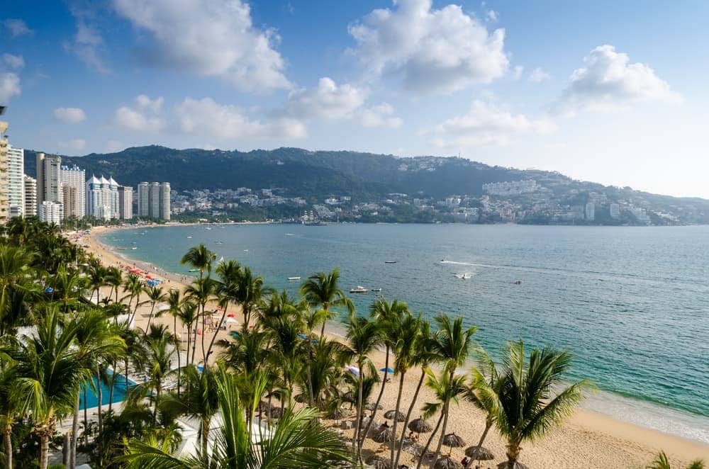 La Playa de Acapulco.