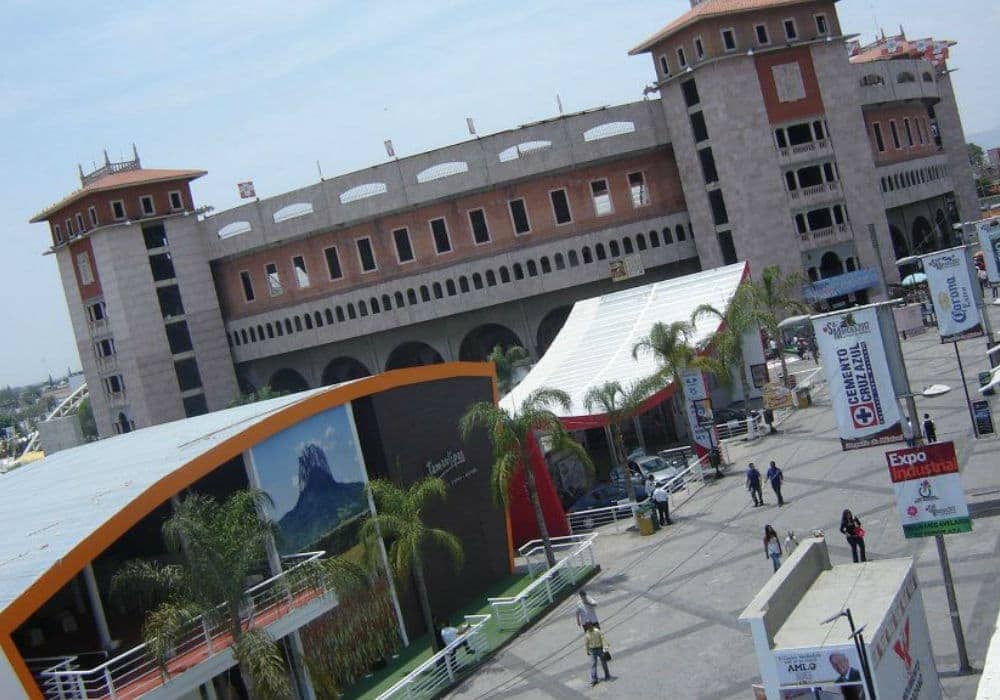 una plaza en Aguascalientes