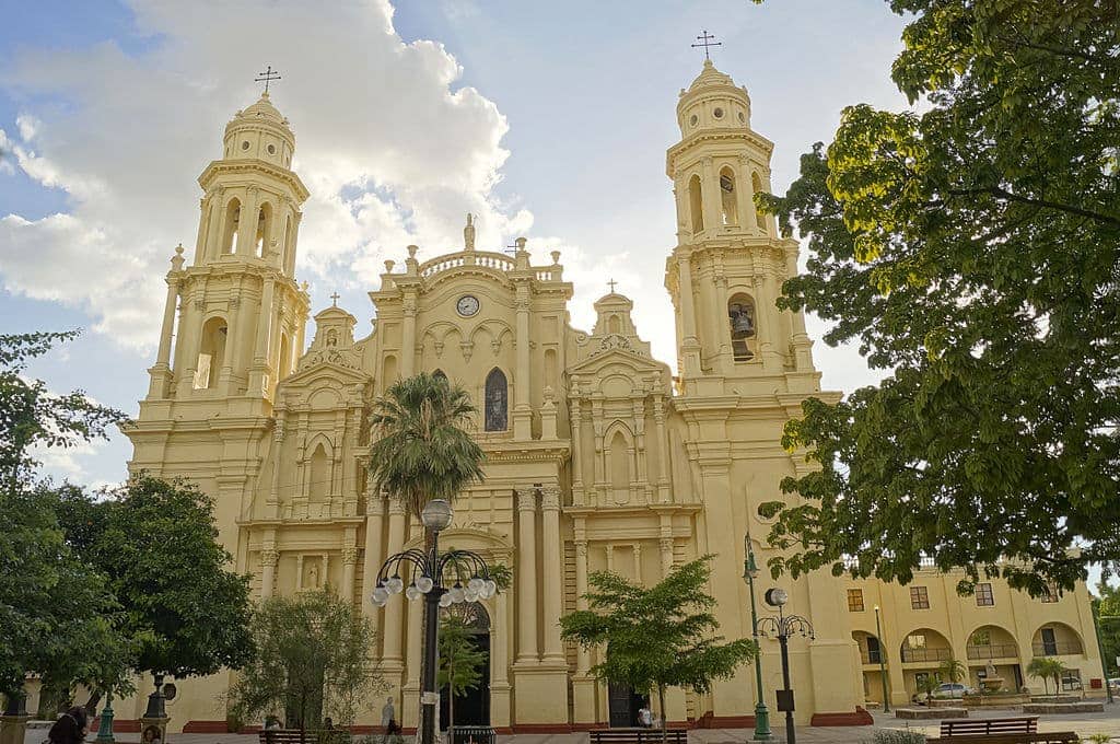 Catedral de Hermosillo, México. Foto por Alvaro Dioni (Own work) [CC BY-SA 3.0 (http://creativecommons.org/licenses/by-sa/3.0)], via Wikimedia Commons