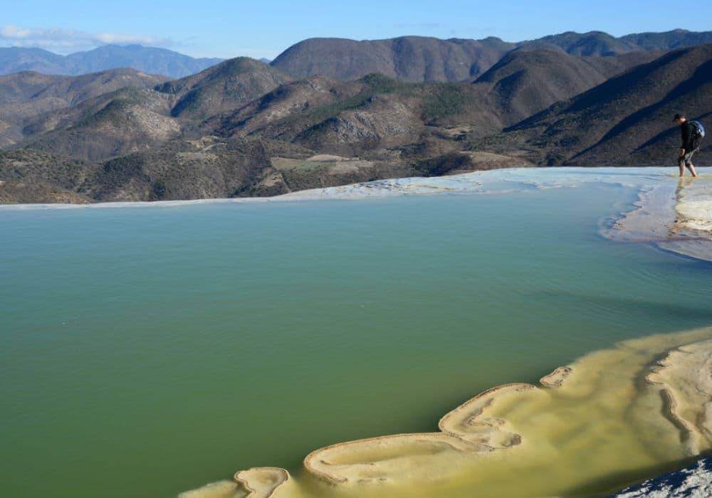 una vista de Hierve el Agua en Oaxaca