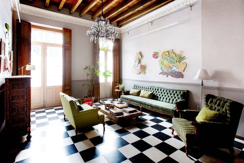 El patio 77