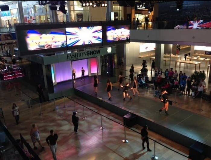 Desfile en el Fashion Show Mall. Foto: https://www.facebook.com/FashionShowMall