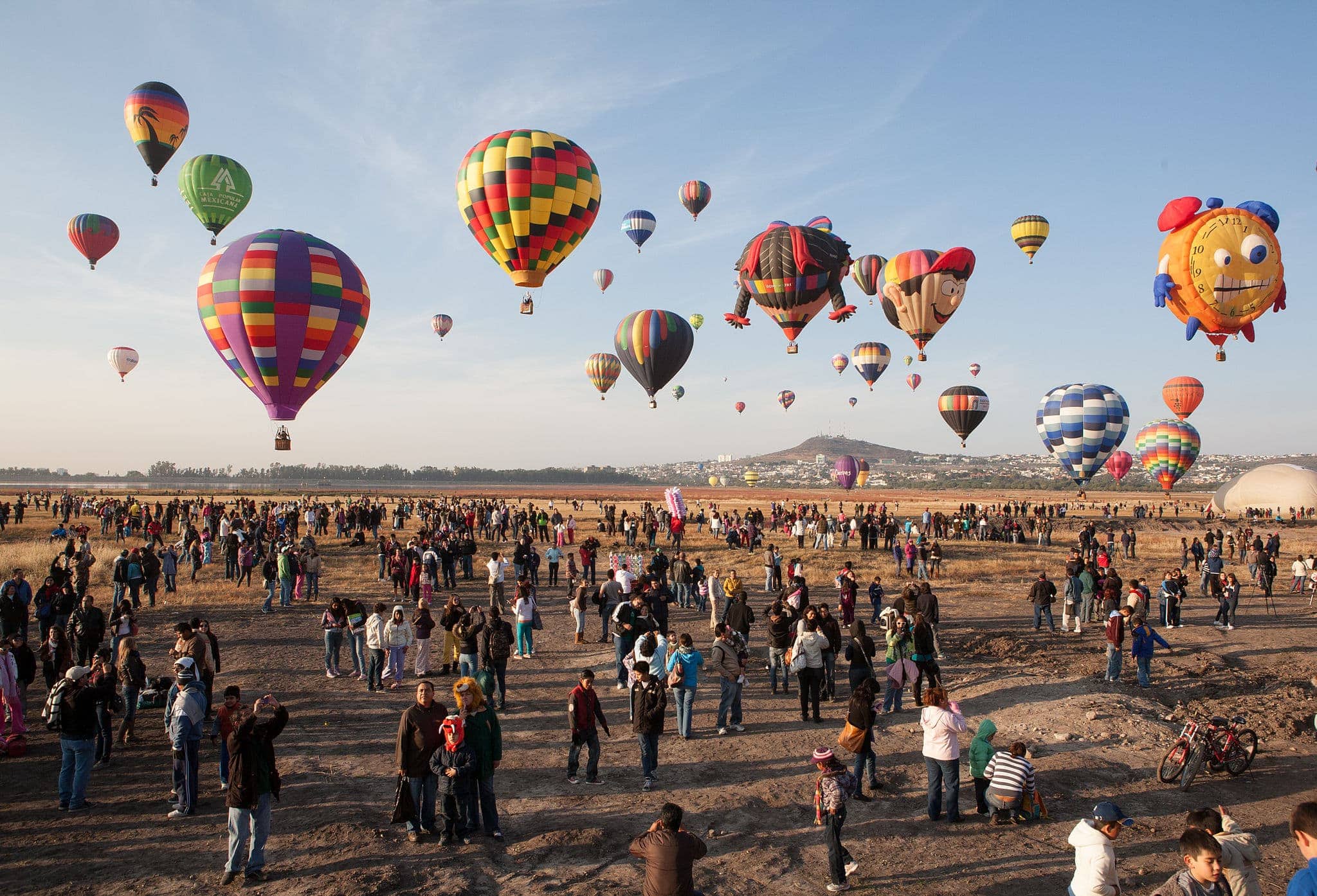 International Balloon Festival in León, Mexico.  Photo by © Tomas Castelazo, www.tomascastelazo.com / Wikimedia Commons, via Wikimedia Commons