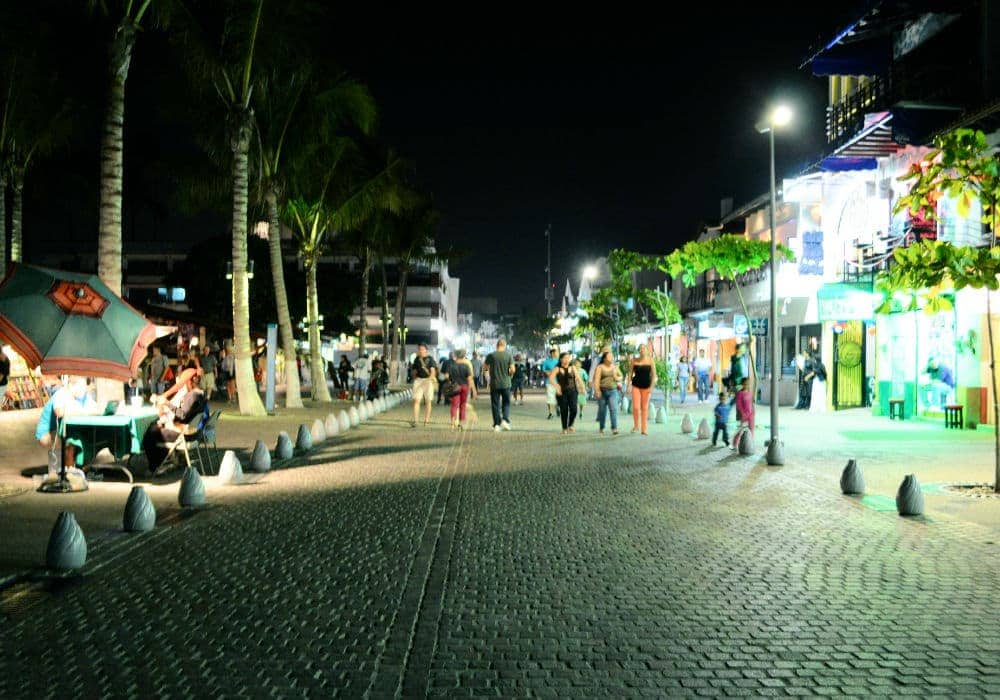 Puerto Vallarta, México en la noche