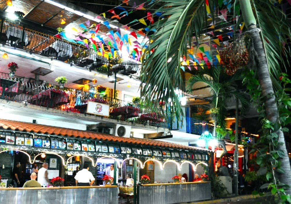 una parte de la vida nocturna en Puerto Vallarta