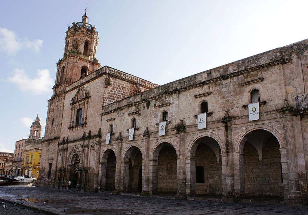 Museo Regional, Morelia, México. Foto por VeoKenxiz (Fotografía propia) [GFDL (http://www.gnu.org/copyleft/fdl.html) or CC BY-SA 3.0 (http://creativecommons.org/licenses/by-sa/3.0)], via Wikimedia Commons