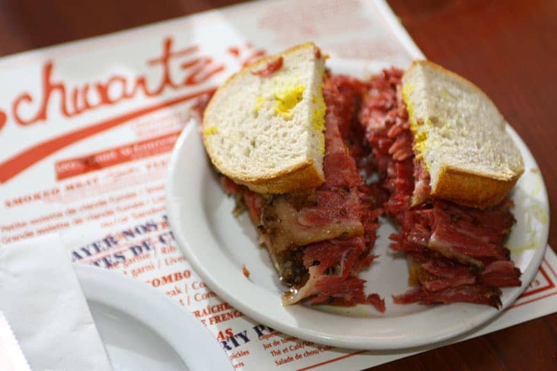 Sandwich de Pastrami de Schwartz Foto:http://schwartzsdeli.com/ca