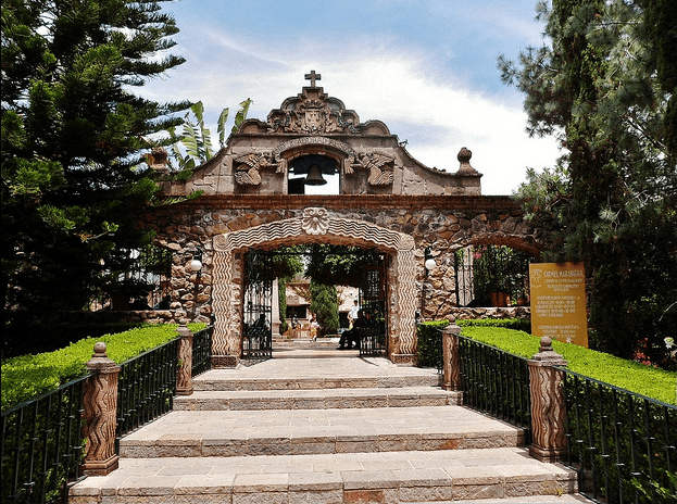 Carmel Maranathá House, in Valle de Bravo.  Photo: CC