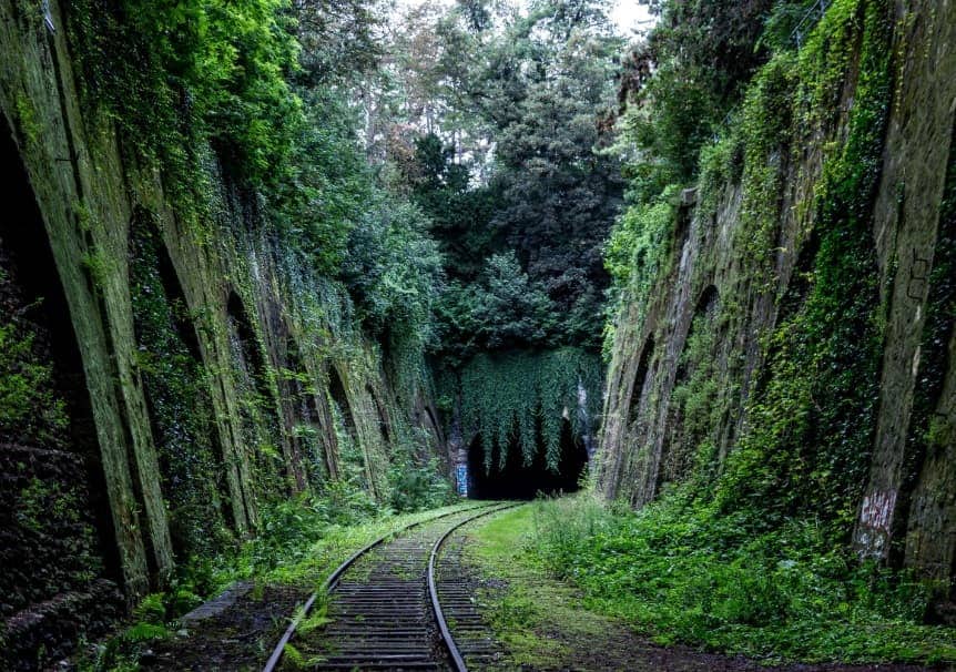 Viajar en tren me inspira. Foto: Antoine Beauvillain, CC0 License StockSnap.io