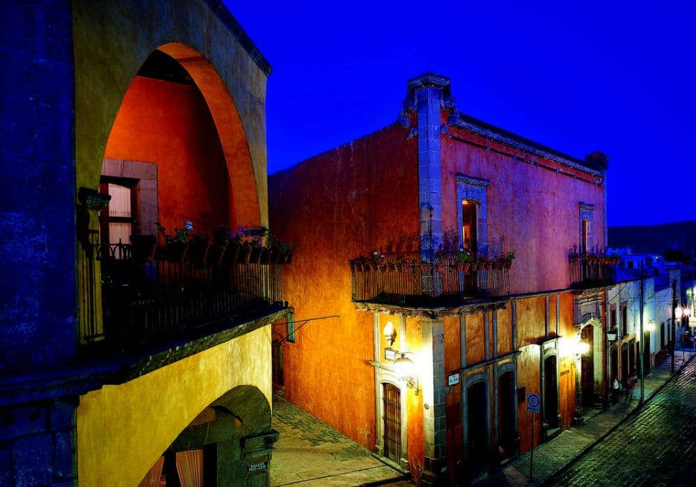 barrio de noche en Querétaro